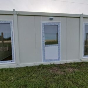 Bangalô padrão com janelas grandes, 6m x 2,40m